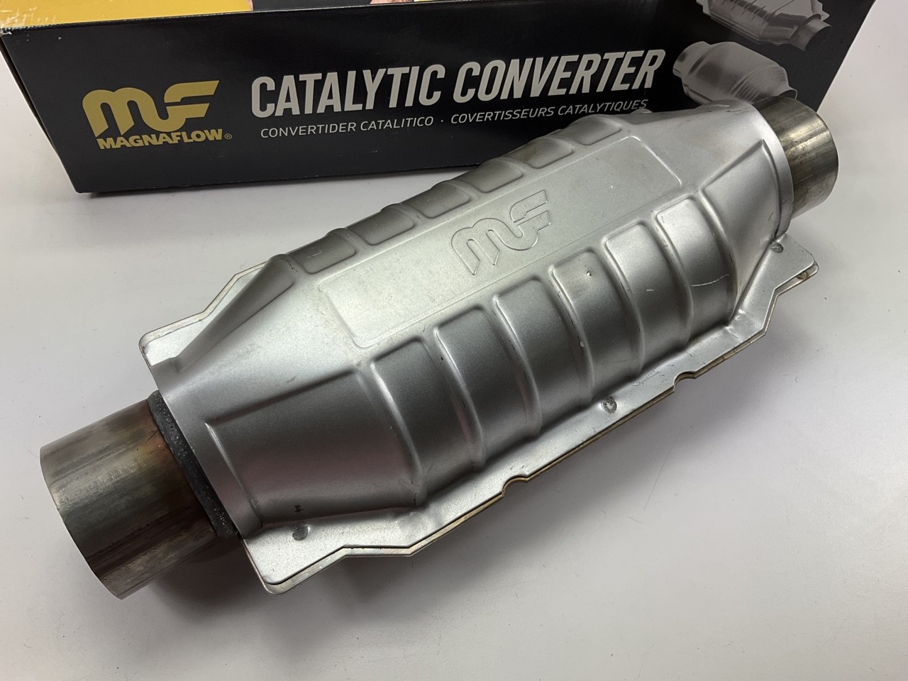 Magnaflow 51006 Universal EPA Compliant Catalytic Converter - 2.50