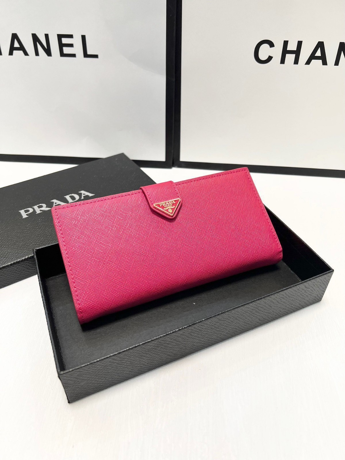 Prada Fuchsia Saffiano Leather Long Wallet Triangle Logo Card Clutch Purse Prada Fuchsia Saffiano Leather Long Wallet Triangle Logo Card Clutch Purse
