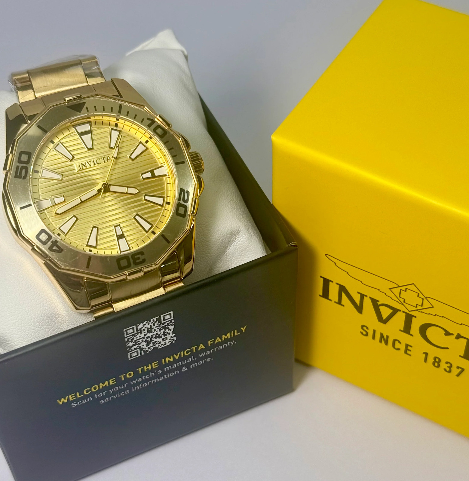 Invicta 69241 Men\'s Pro Diver Meridian Gold-Tone Watch