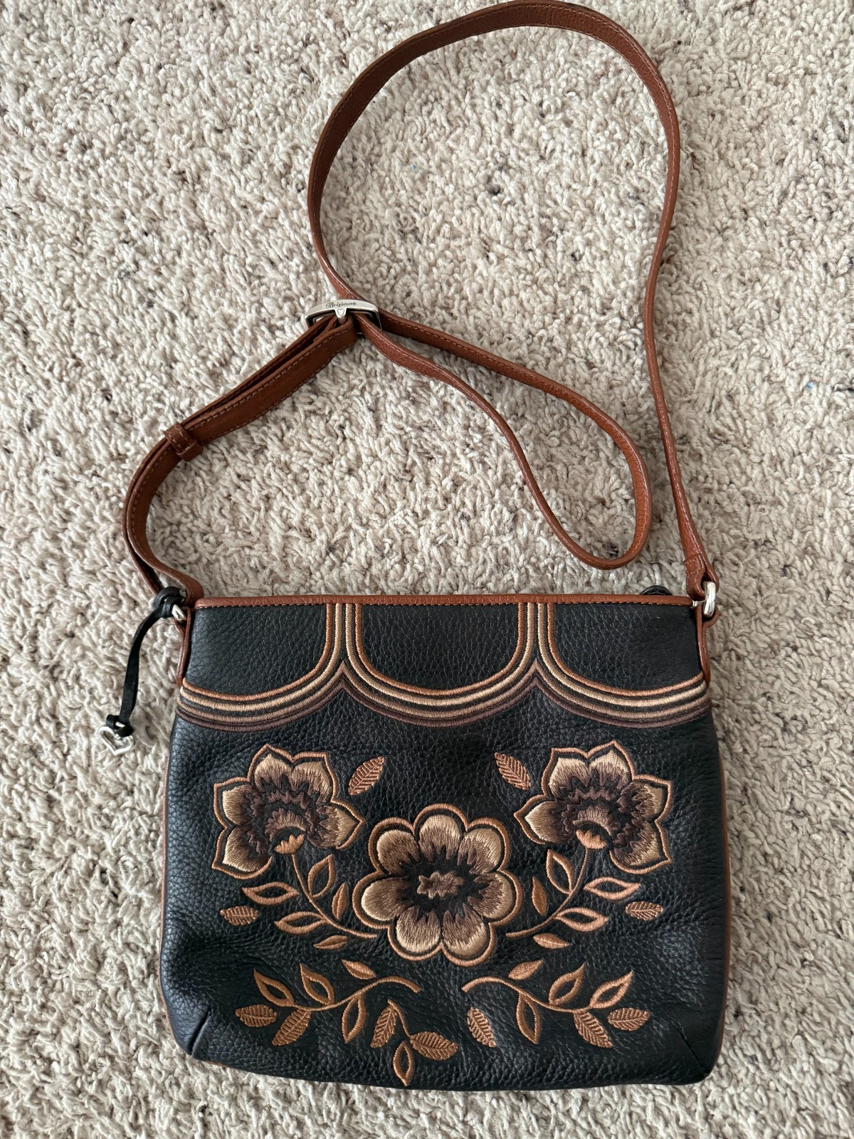 RARE BRIGHTON Embroidered Crossbody Purse w/Signature open heart engraved logo