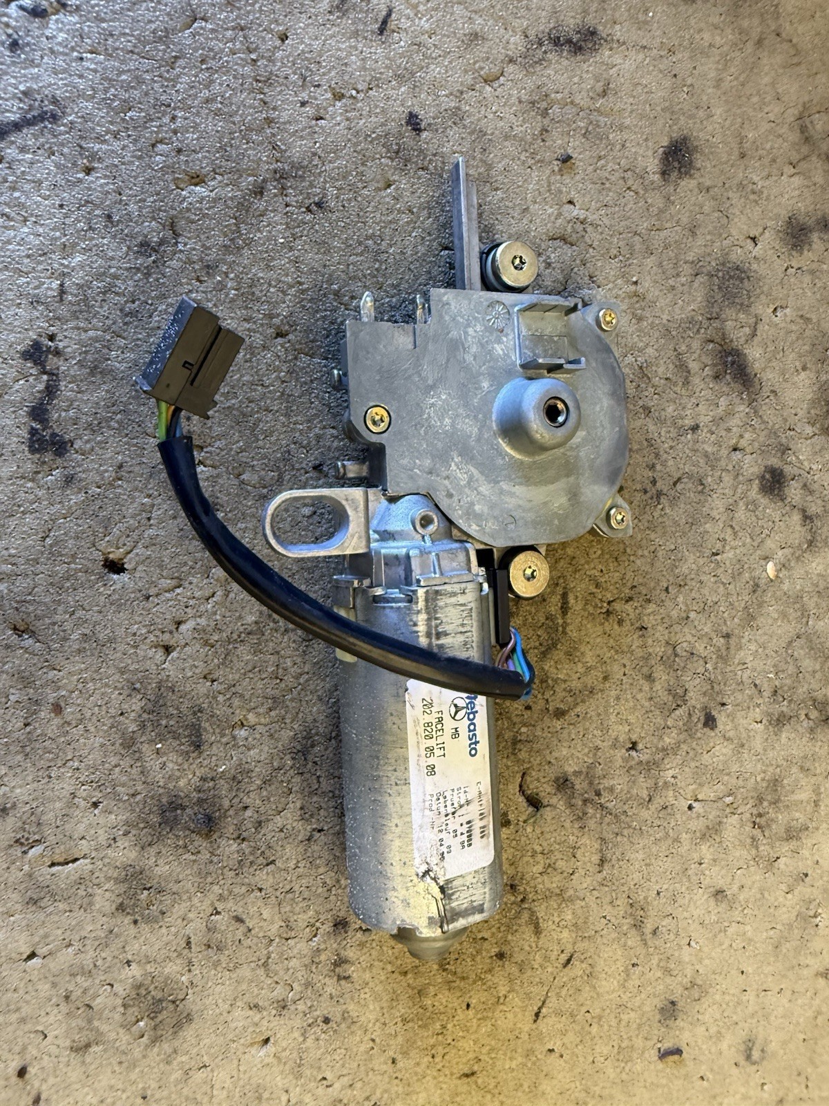 98-04 Mercedes W210 C230 Electric Sunroof Motor 2028200508 Oem Unit 