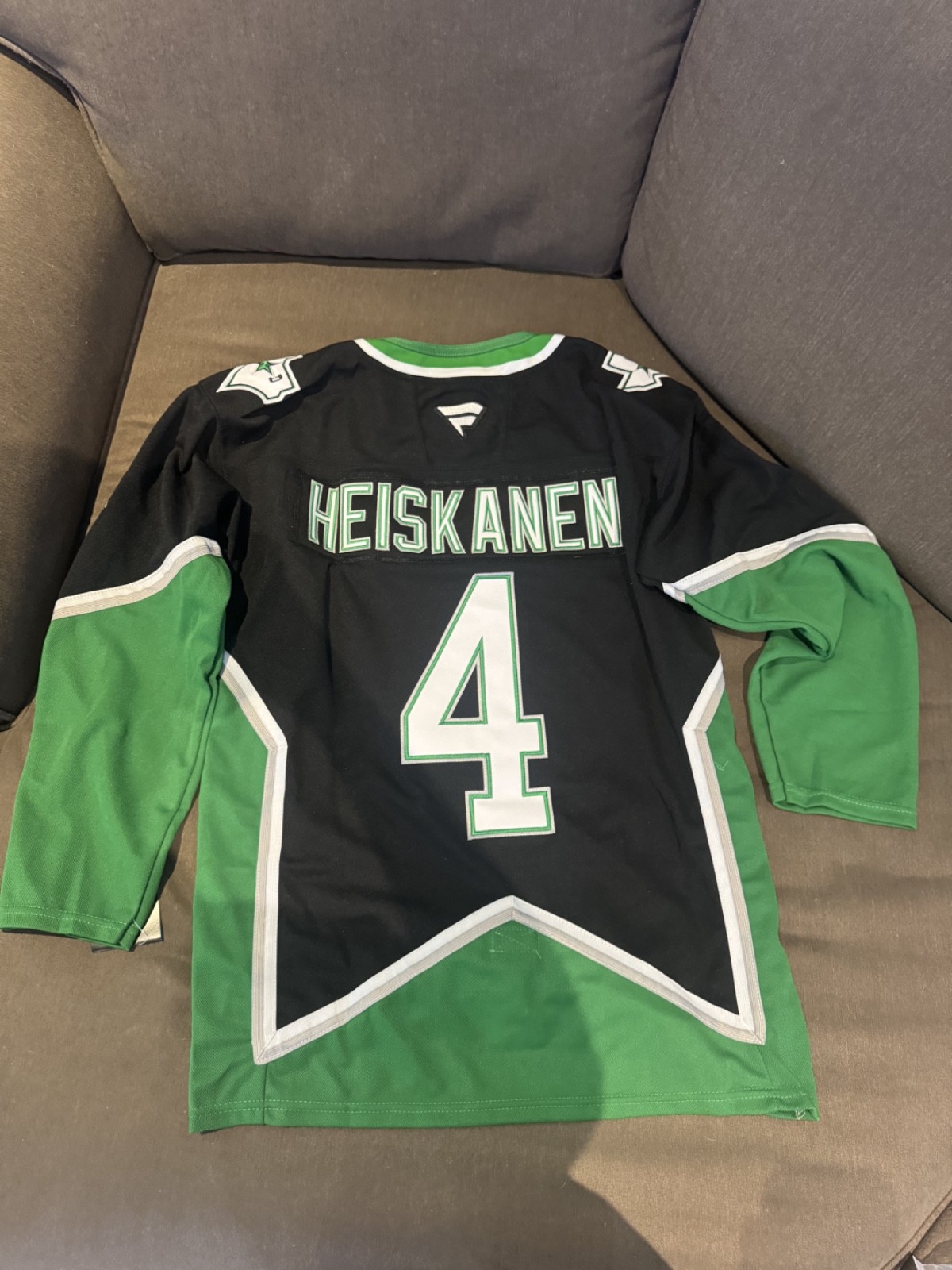 Miro Heiskanen Dallas Stars Black and Green Throwback Jersey Mens Size Large 52 Miro Heiskanen Dallas Stars Black and Green Throwback Jersey Mens Size Large 52