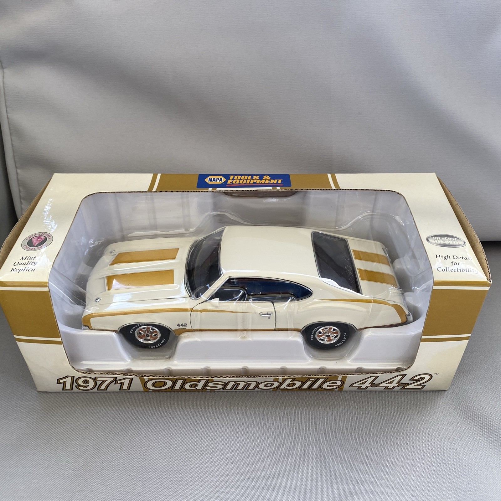 Rare 2007 CPD NAPA Mint Quality Replica 1971 OLDSMOBILE 4-4-2 1/24 Diecast 442