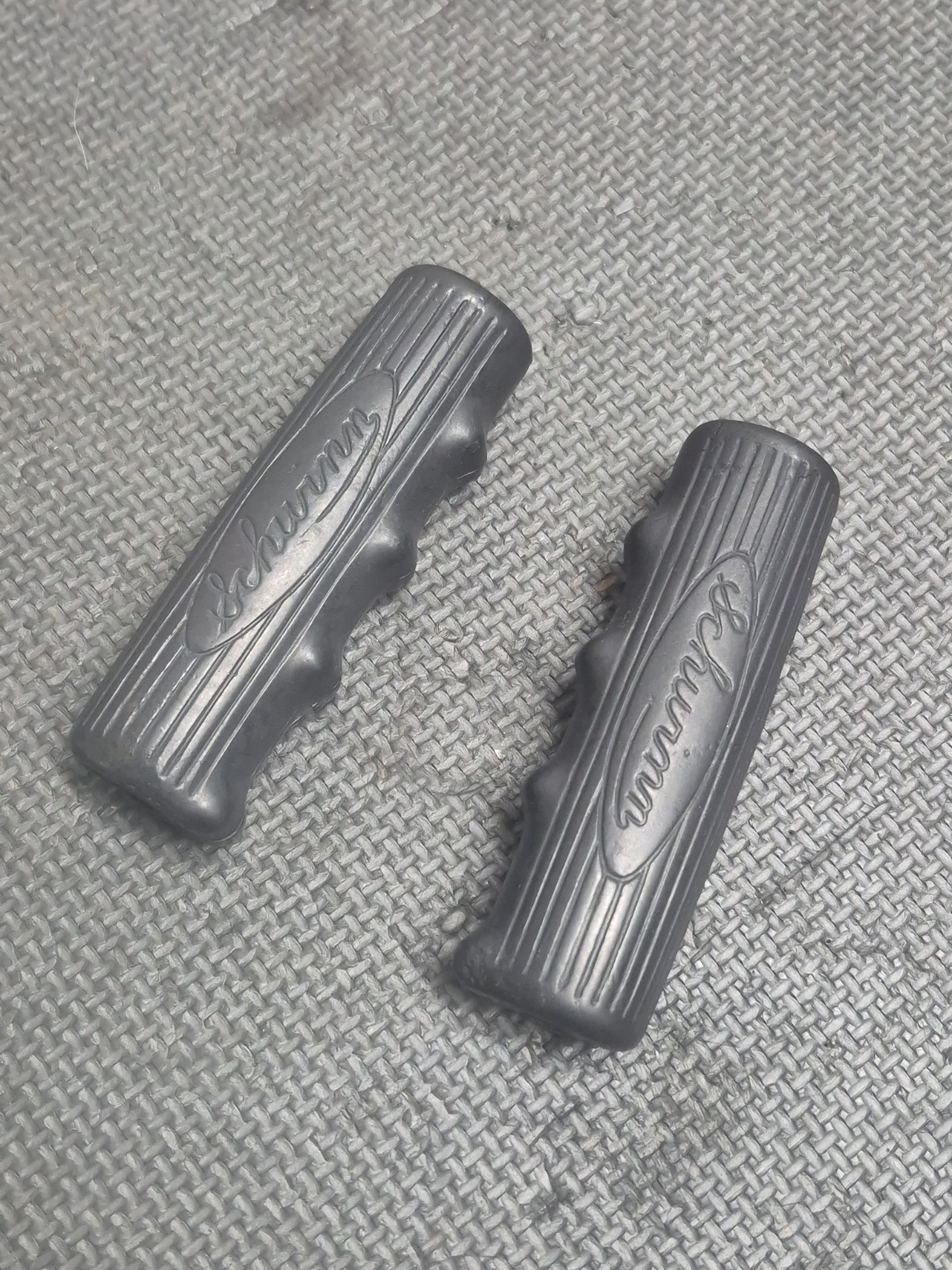 Vintage 1940's Schwinn Bike Hard rubber Black Oval Grips Hornet Dx Prewar B6 S2 Vintage 1940's Schwinn Bike Hard rubber Black Oval Grips Hornet Dx Prewar B6 S2