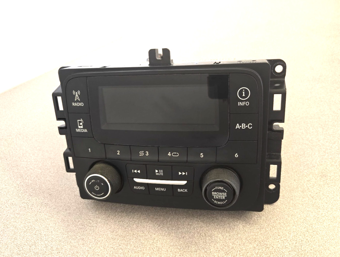 2013-18 Dodge Ram 1500 2500 3500 AM FM Radio Stereo Receiver 68137113AE 