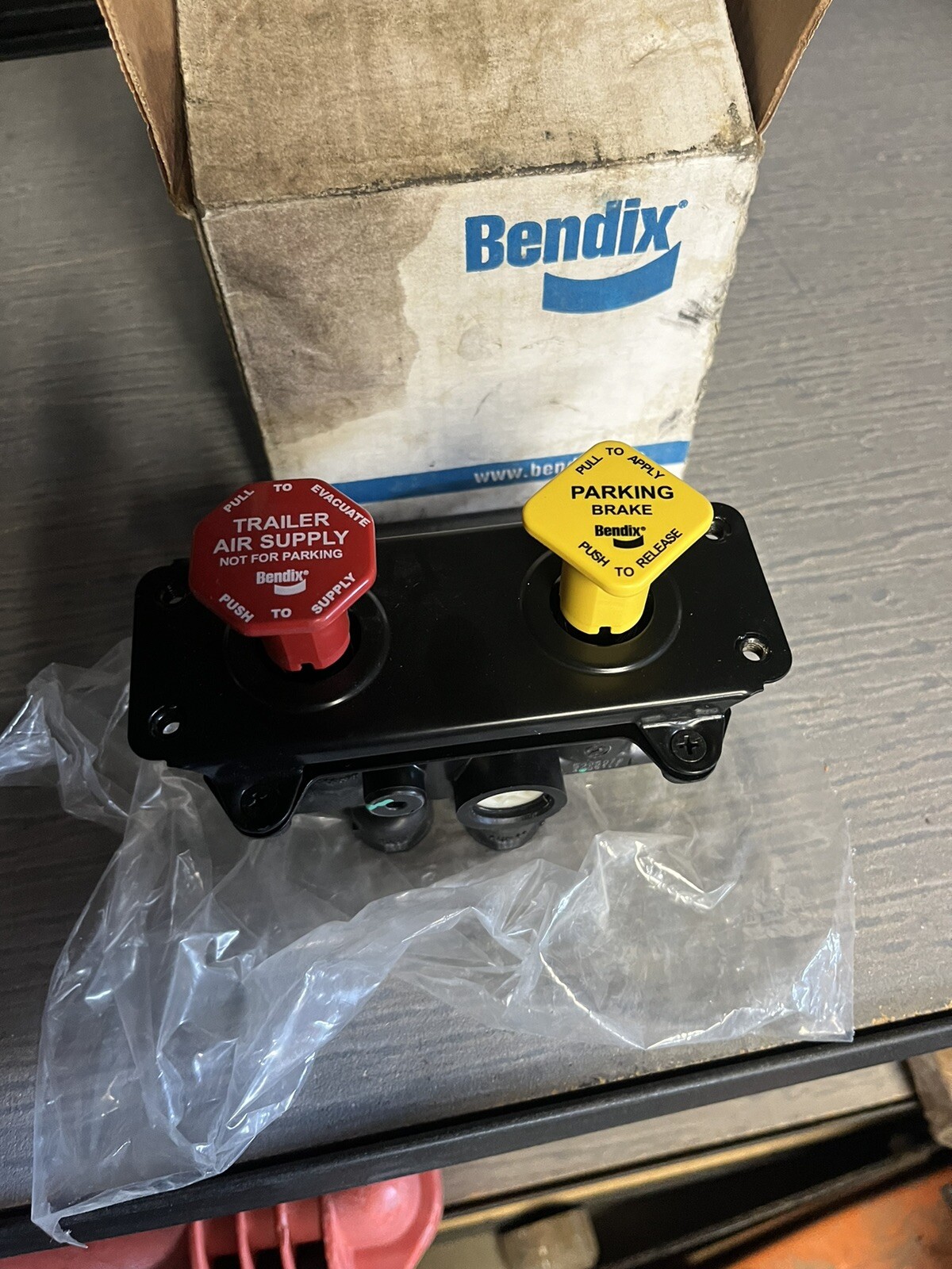Bendix 5005078 Mv3 Dash Parking Brake Valve 5001230 Bendix 5005078 Mv3 Dash Parking Brake Valve 5001230