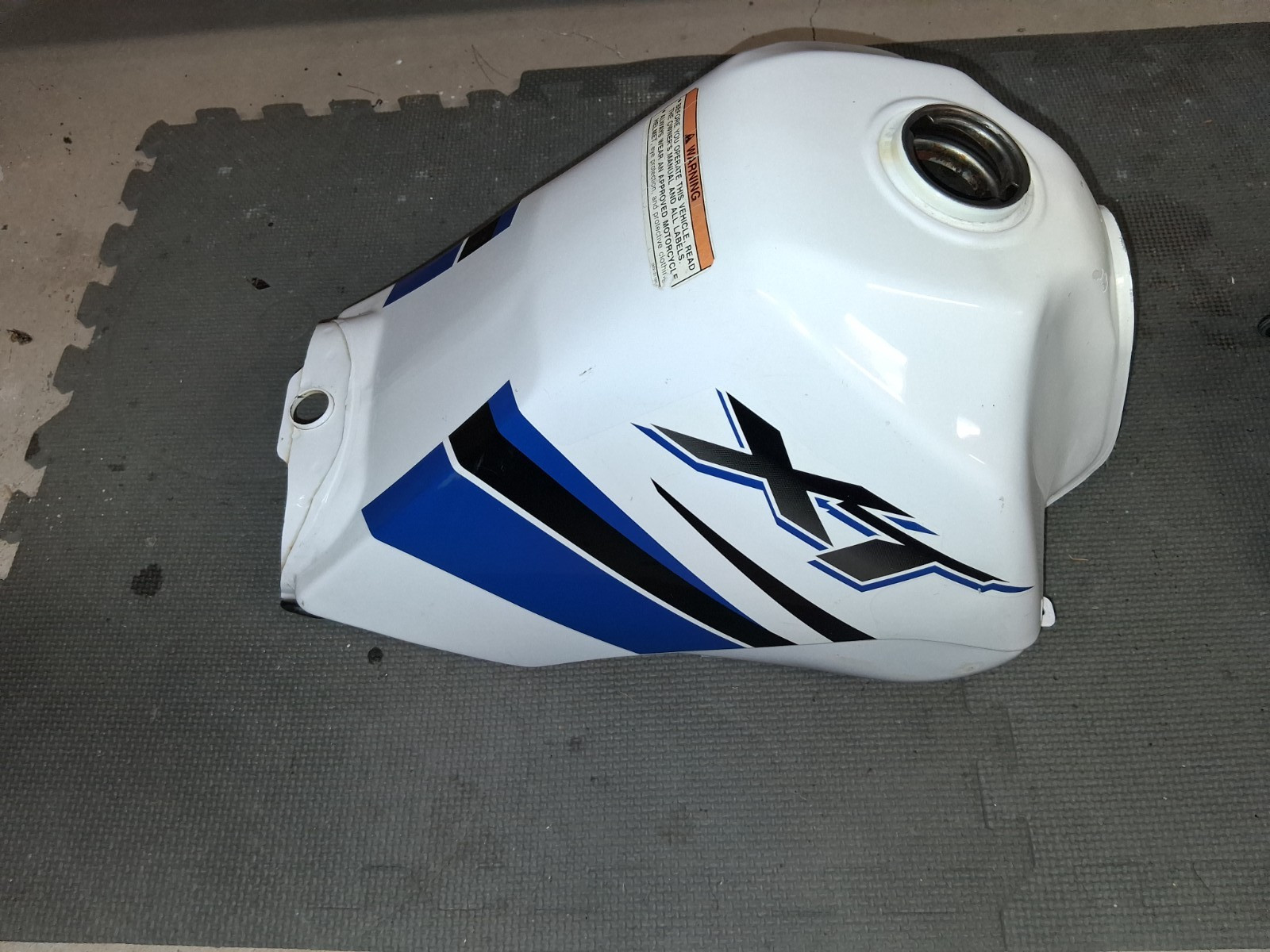 1999-2000 YAMAHA XT225 GAS TANK 1999-2000 YAMAHA XT225 GAS TANK
