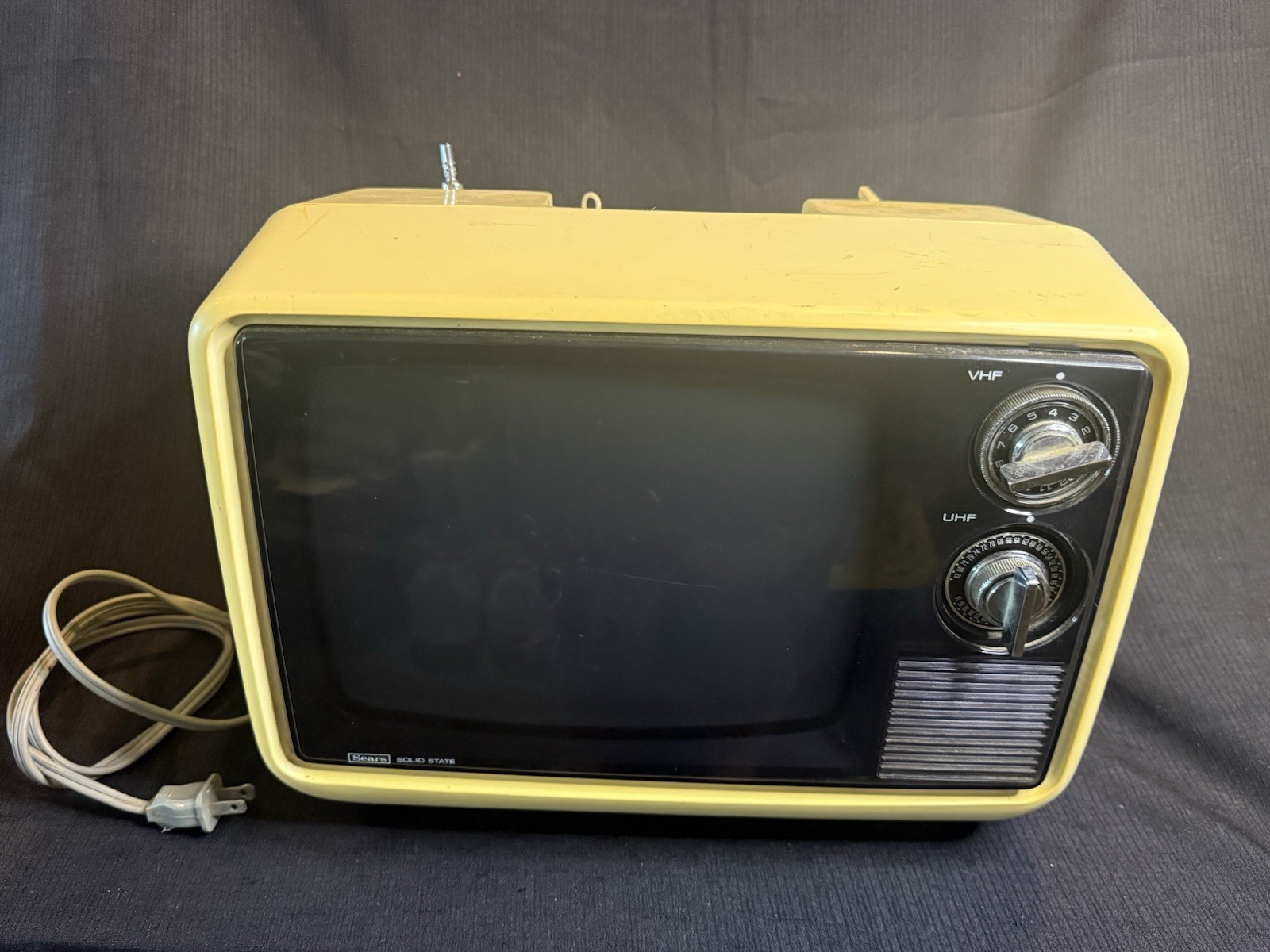 Vintage 1977 Sears Solid State Portable 9 Vintage 1977 Sears Solid State Portable 9