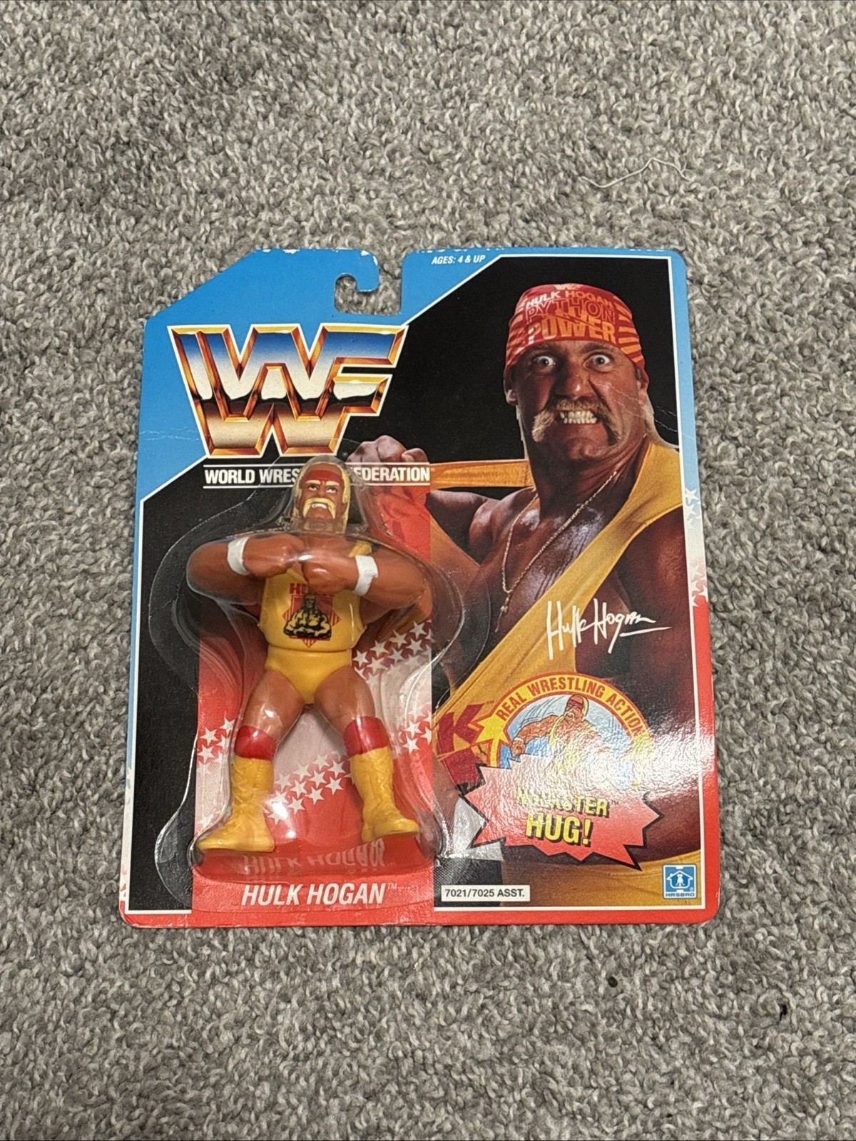 Hasbro WWF Hulk Hogan Action Figure Hulkster Hug Real Wrestling Action (1990)