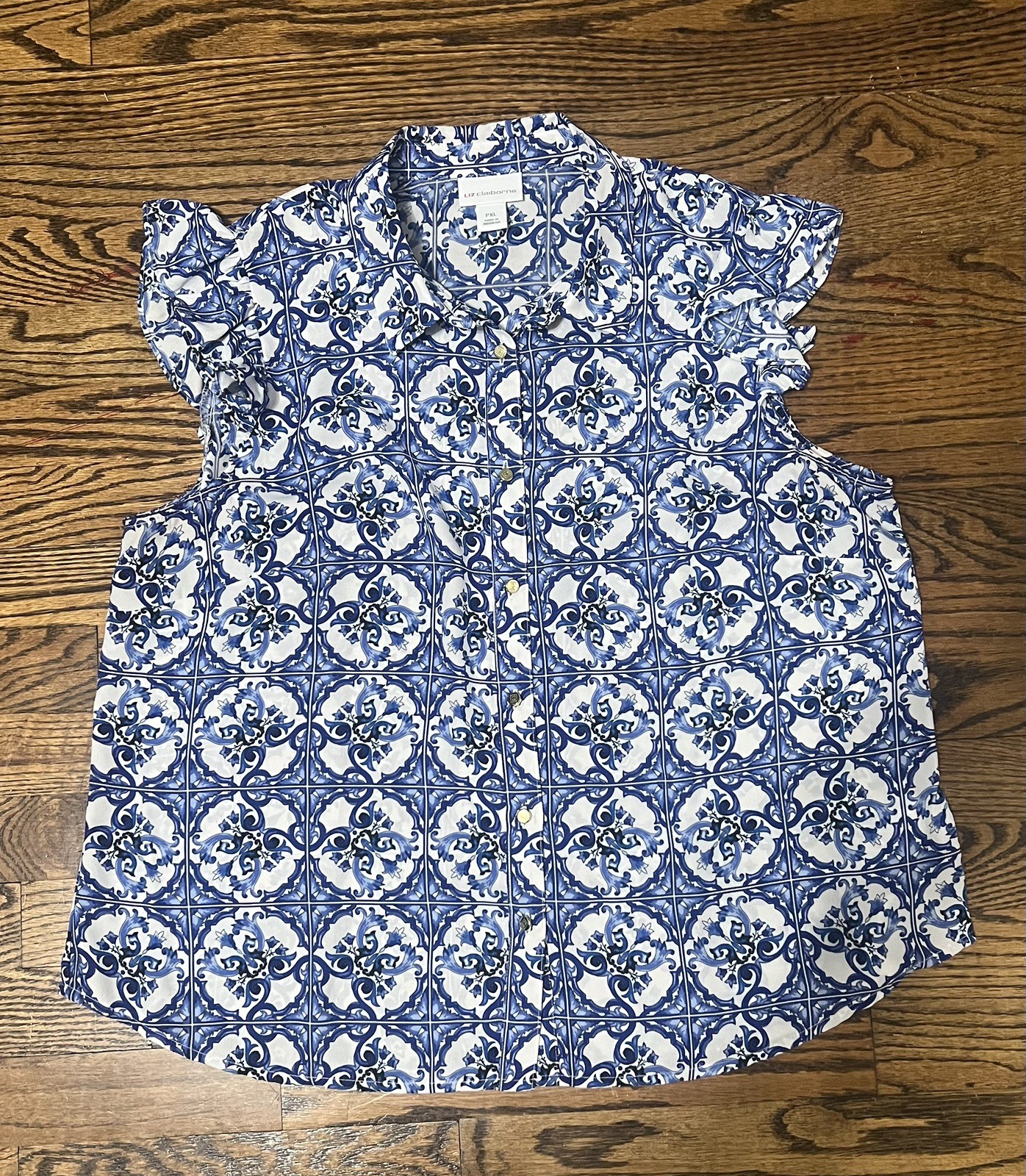Liz Claiborne Blue White Ruffle Sleeves Button Down Blouse PXL preppy classic Liz Claiborne Blue White Ruffle Sleeves Button Down Blouse PXL preppy classic