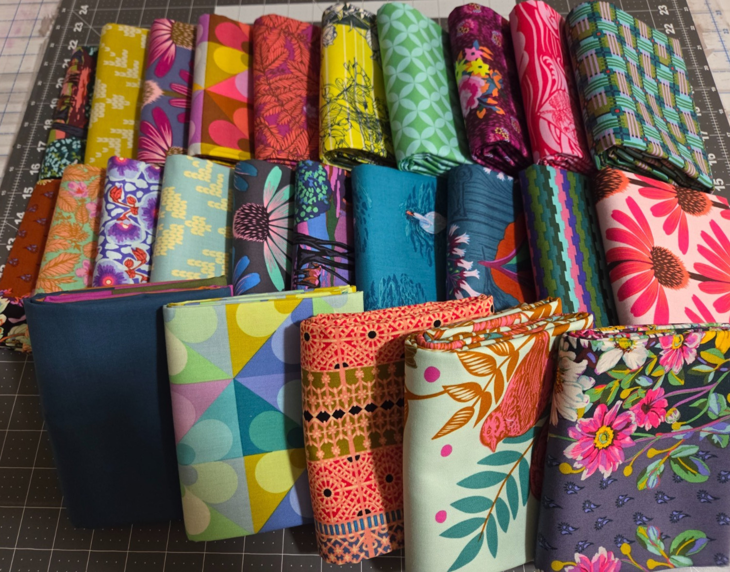 Mystery Box 25 Yards Anna Maria Fabric - One Yard Each - 100% Cotton Fabric Mystery Box 25 Yards Anna Maria Fabric - One Yard Each - 100% Cotton Fabric