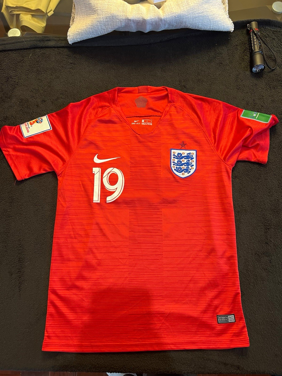 Nike England Marcus Rashford #19 Red Soccer Jersey Men\'s Size S World Cup 2018 Nike England Marcus Rashford #19 Red Soccer Jersey Men\'s Size S World Cup 2018