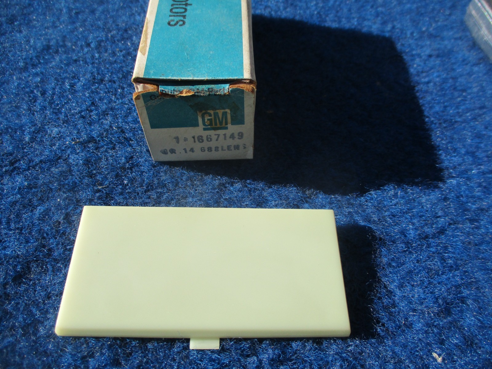 1976 1980 Cadillac Oldsmobile Door Panel Arm Rest Courtesy Lens NOS GM # 1667149