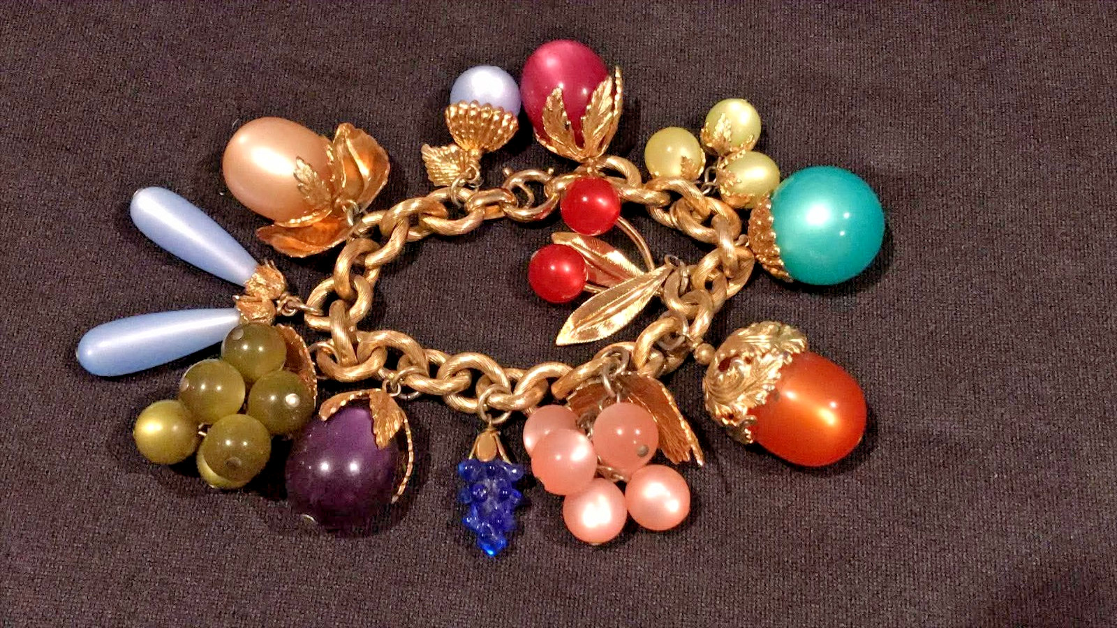 Beautiful 1950\'s NAPIER Tropicana Fruit Moonglow Lucite Charm Bracelet 7.75\ Beautiful 1950\'s NAPIER Tropicana Fruit Moonglow Lucite Charm Bracelet 7.75\