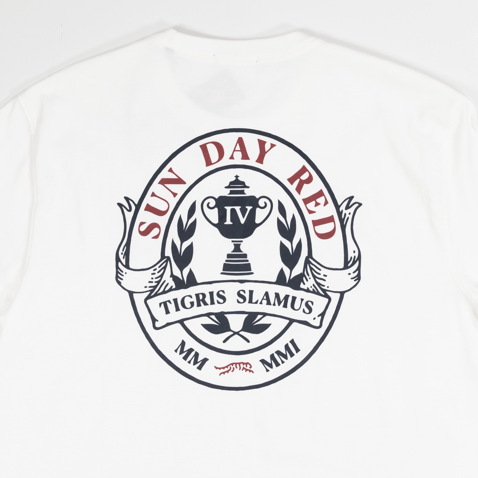 Sun Day Red Ultimus Slamus T-Shirt White Medium Tiger Woods NWT Sun Day Red Ultimus Slamus T-Shirt White Medium Tiger Woods NWT