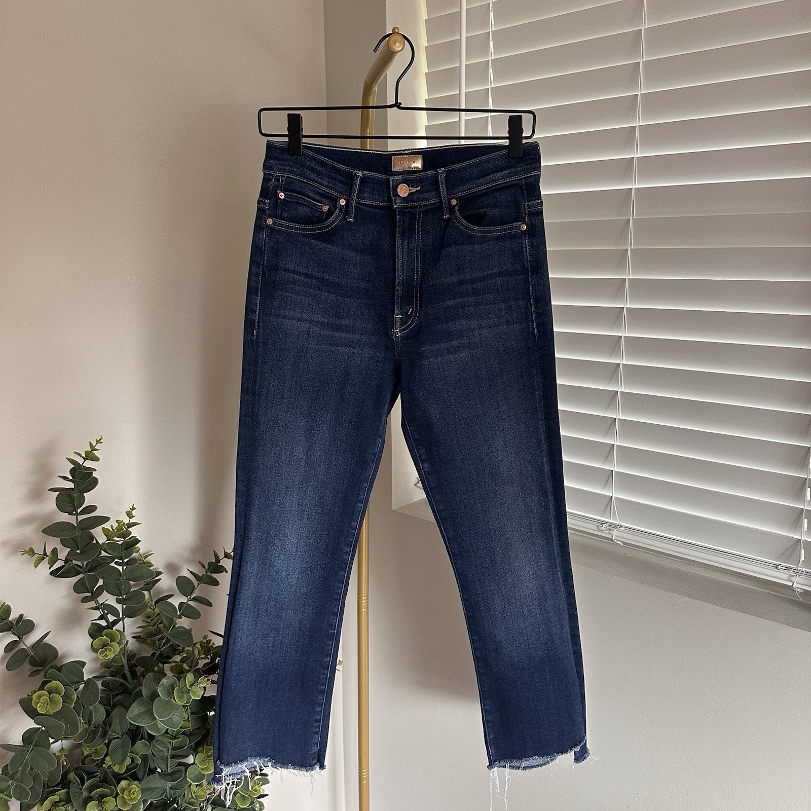 MOTHER Women\'s Jeans Size 28 The Insider Crop Step Fray Dark Blue Denim