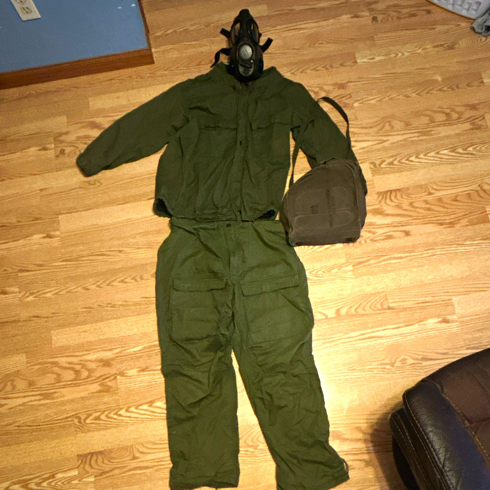 Vintage 1978 USGI Olive Drab Chem Suit Set Medium w/ M17A2 Gas Mask & Bag