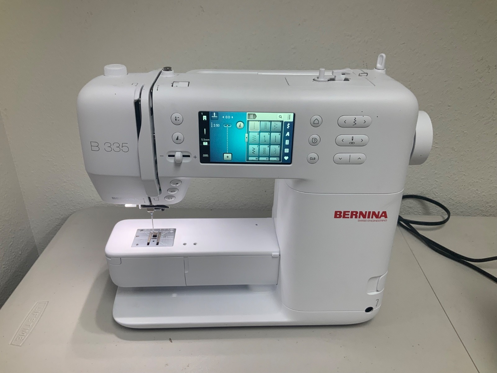 Bernina B335, 2025 model, in Pristine Condition Barely Used