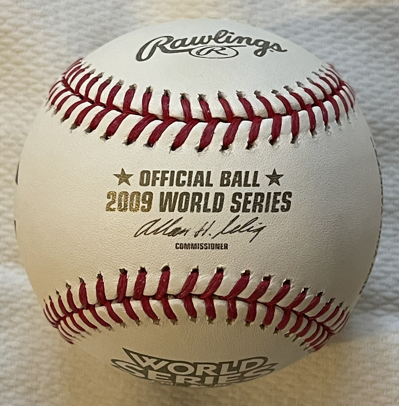 RAWLINGS 2009 NY YANKEES OFFICIAL MLB WS LOGO BASEBALL WITH GAME SCORES-PHILLIES