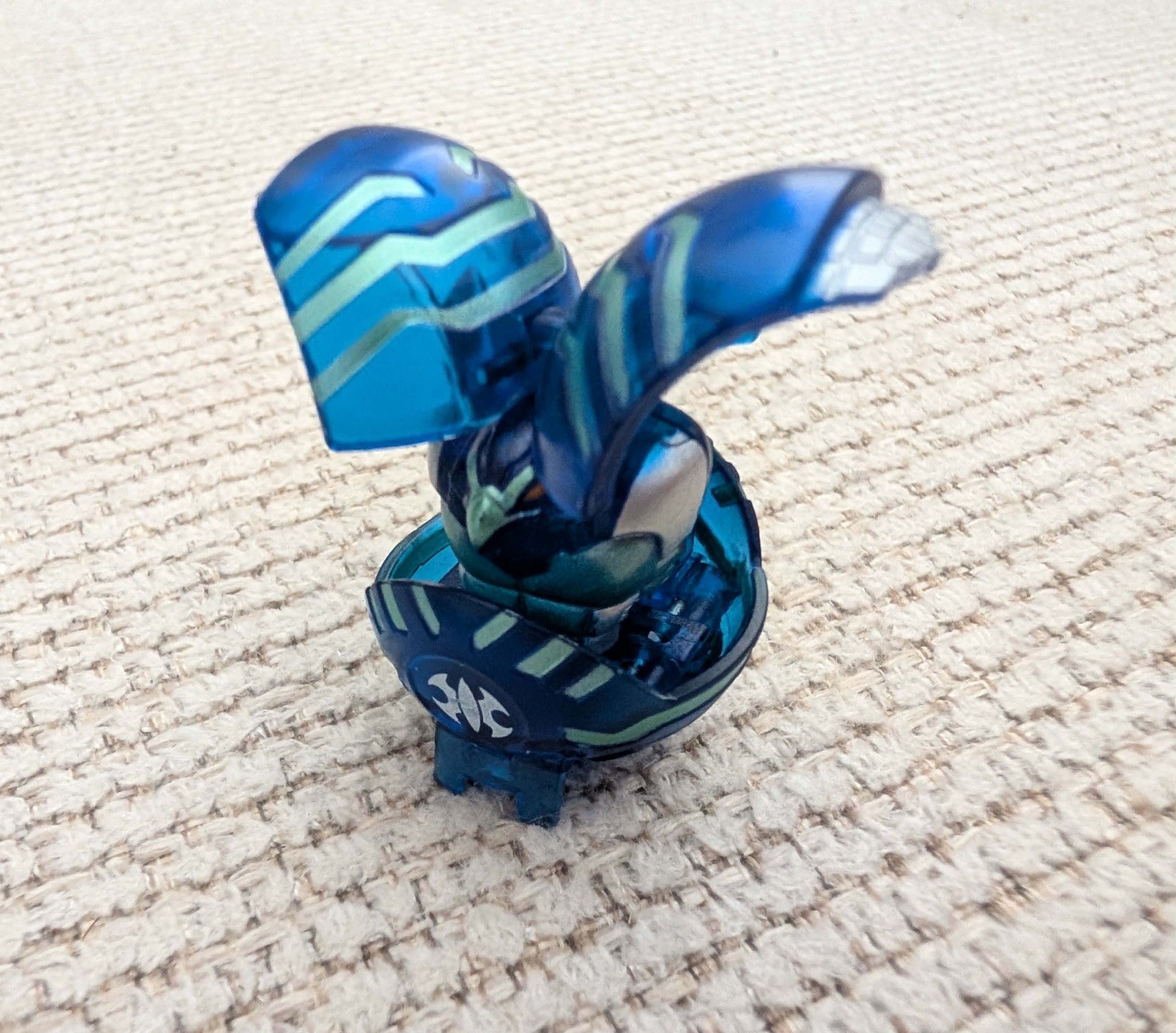 Bakugan Falconeer 250G Blue Aquos Translucent B1 Open Core Battle Brawlers Bakugan Falconeer 250G Blue Aquos Translucent B1 Open Core Battle Brawlers