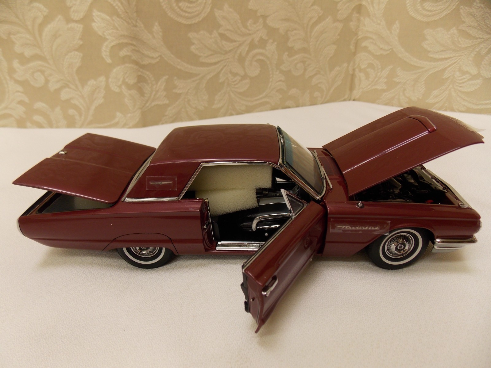 Limited Edition 1964 Ford Thunderbird Hardtop Danbury Mint in original box Limited Edition 1964 Ford Thunderbird Hardtop Danbury Mint in original box