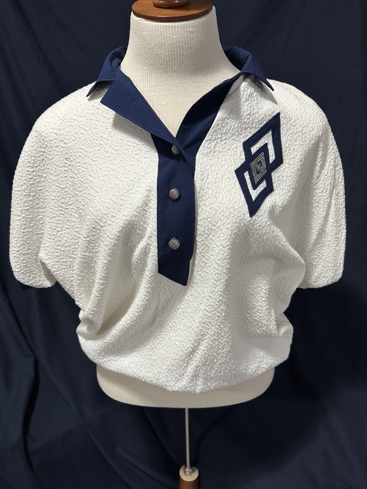 Vintage 80s GW Division of Graff embroidered collared Shirt Sleeve Sweater Polo