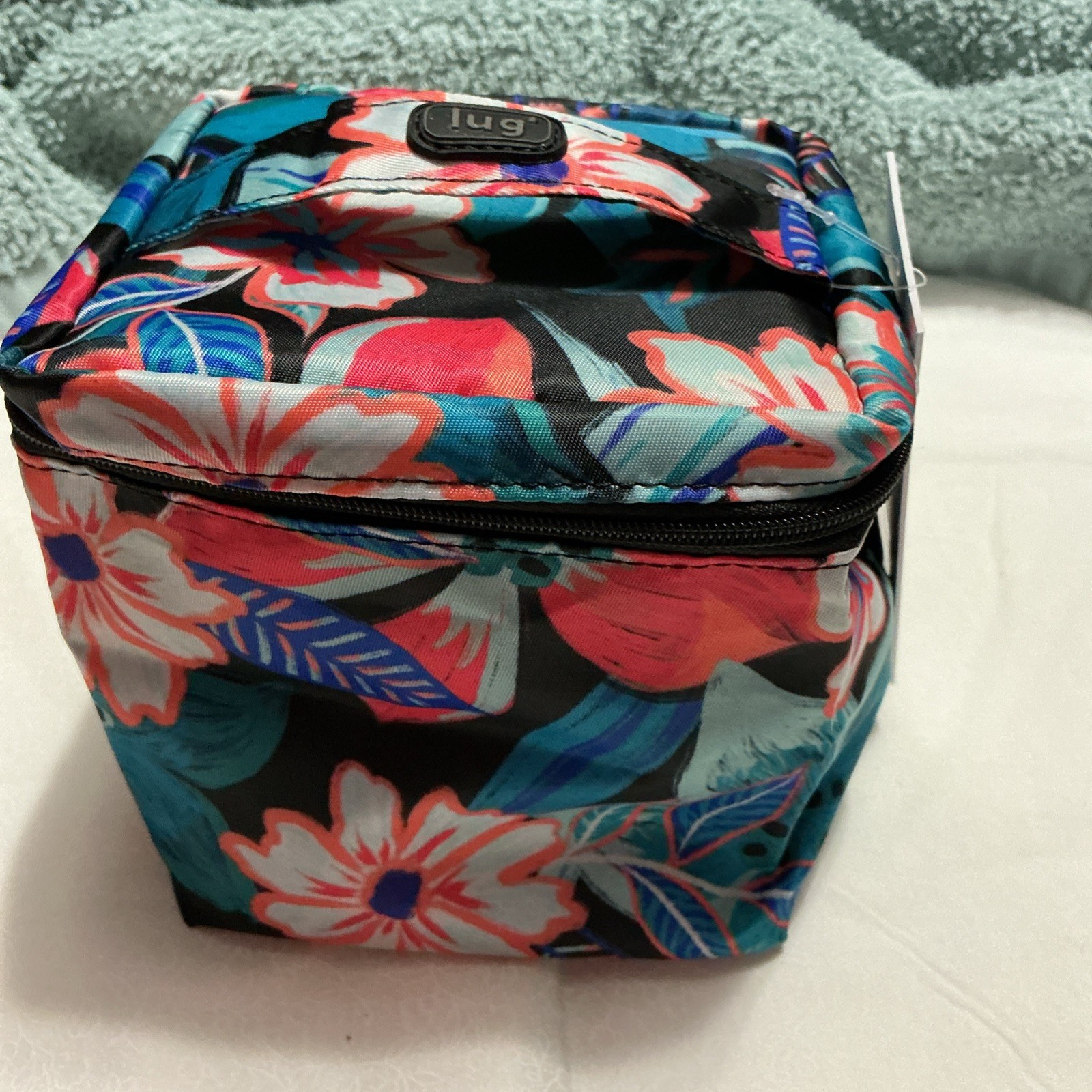 Lug Box Top Resort Tropics