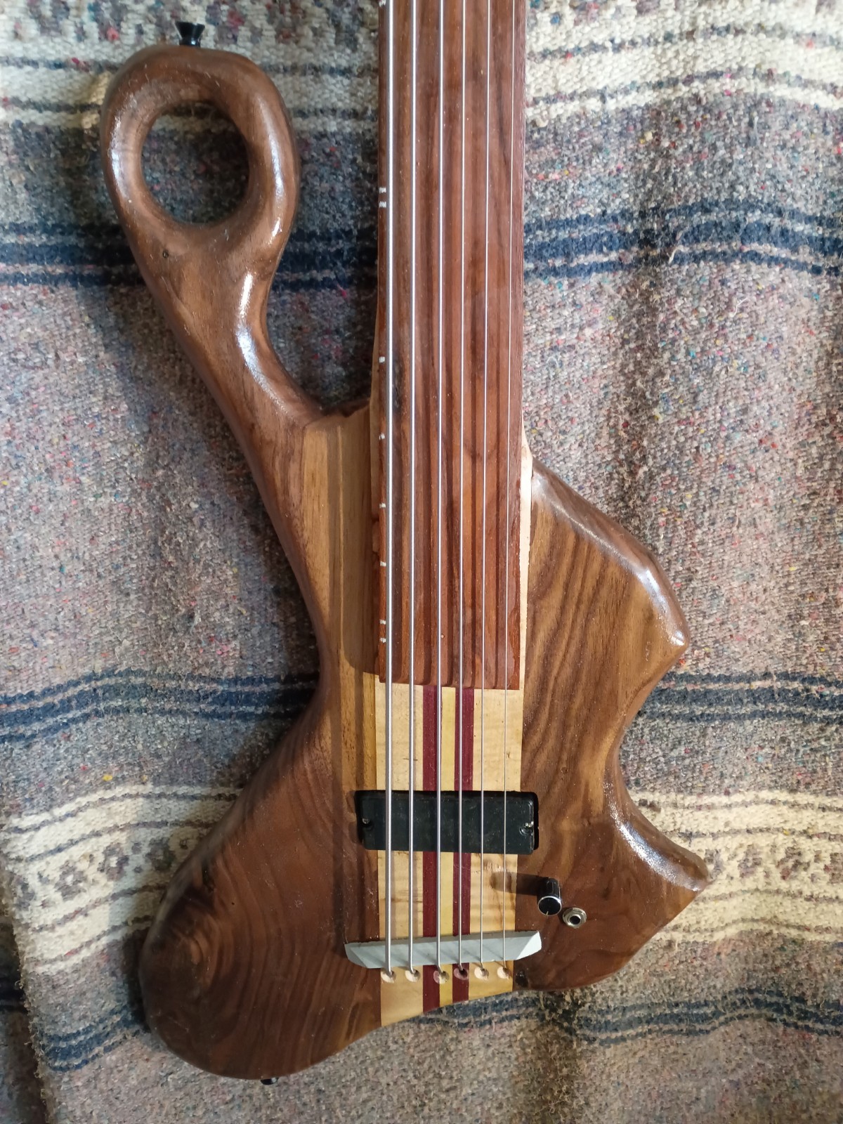 Right-hand Fretless Bass 6 String Walnut & Maple Wishbass 34\