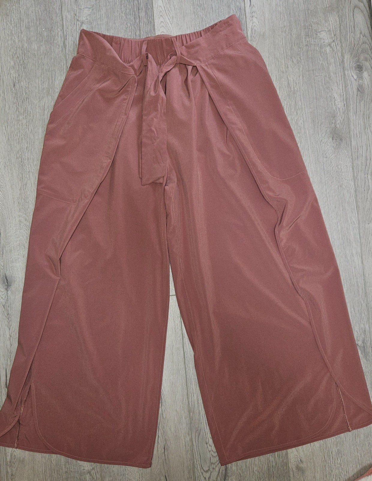 worn 1 time lululemon tie front pants 6