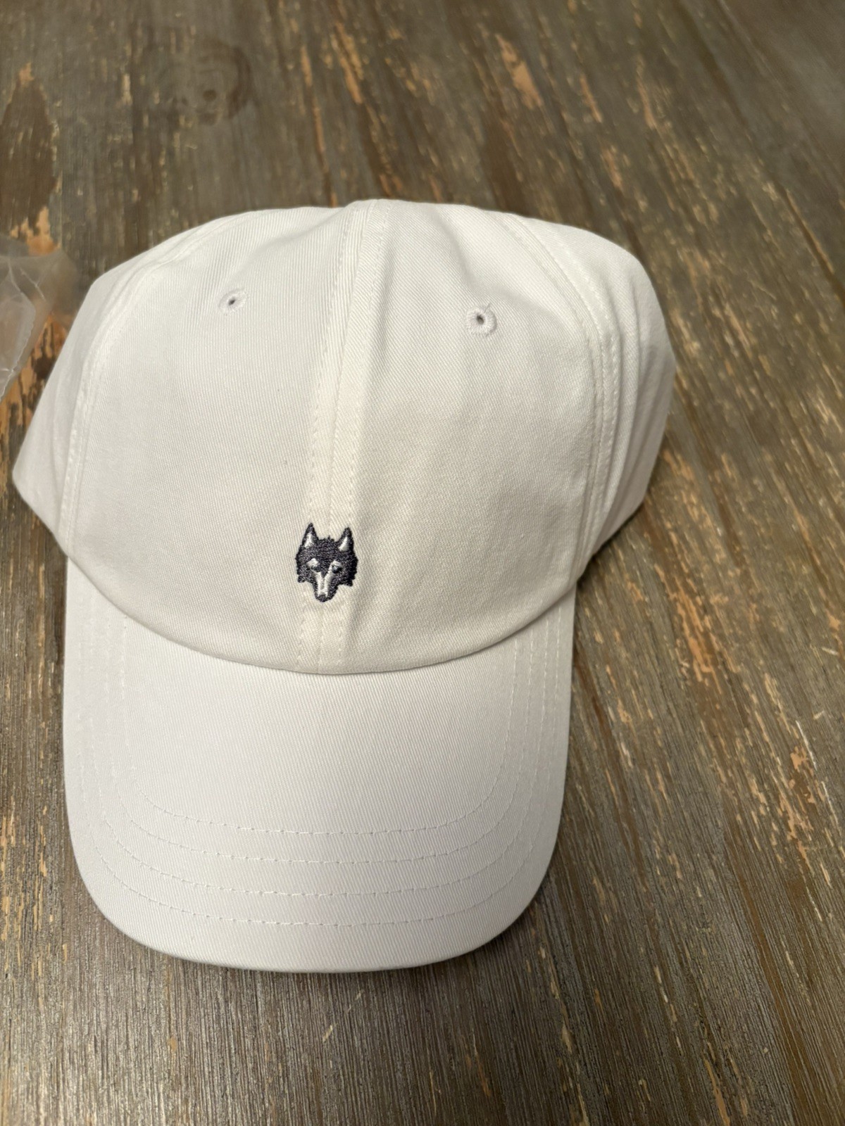 NWT Greyson Baseball Cap White One Size Embroidered Wolf Logo Adjustable Strap NWT Greyson Baseball Cap White One Size Embroidered Wolf Logo Adjustable Strap