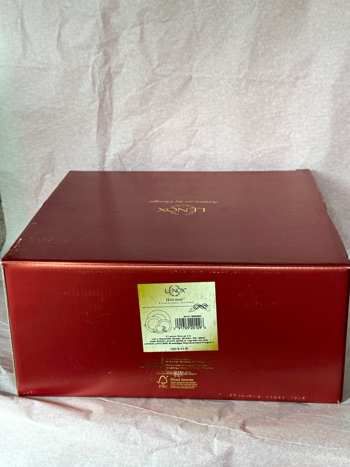 LENOX HOLIDAY 5 PIECE PLACE SETTING, IVORY BONE CHINA, GOLD RIM, NEW IN BOX LENOX HOLIDAY 5 PIECE PLACE SETTING, IVORY BONE CHINA, GOLD RIM, NEW IN BOX