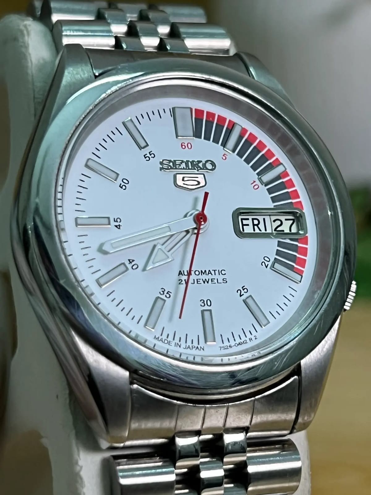 Vintage Seiko 5 Automatic Men\'s Racer White Dial 7S26 Stainless Steel Watch