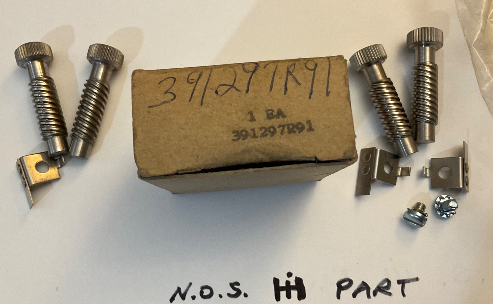 NOS IH International Part 391297R91 Brake Adjuster Kit, 706 756 856. Incomplete.