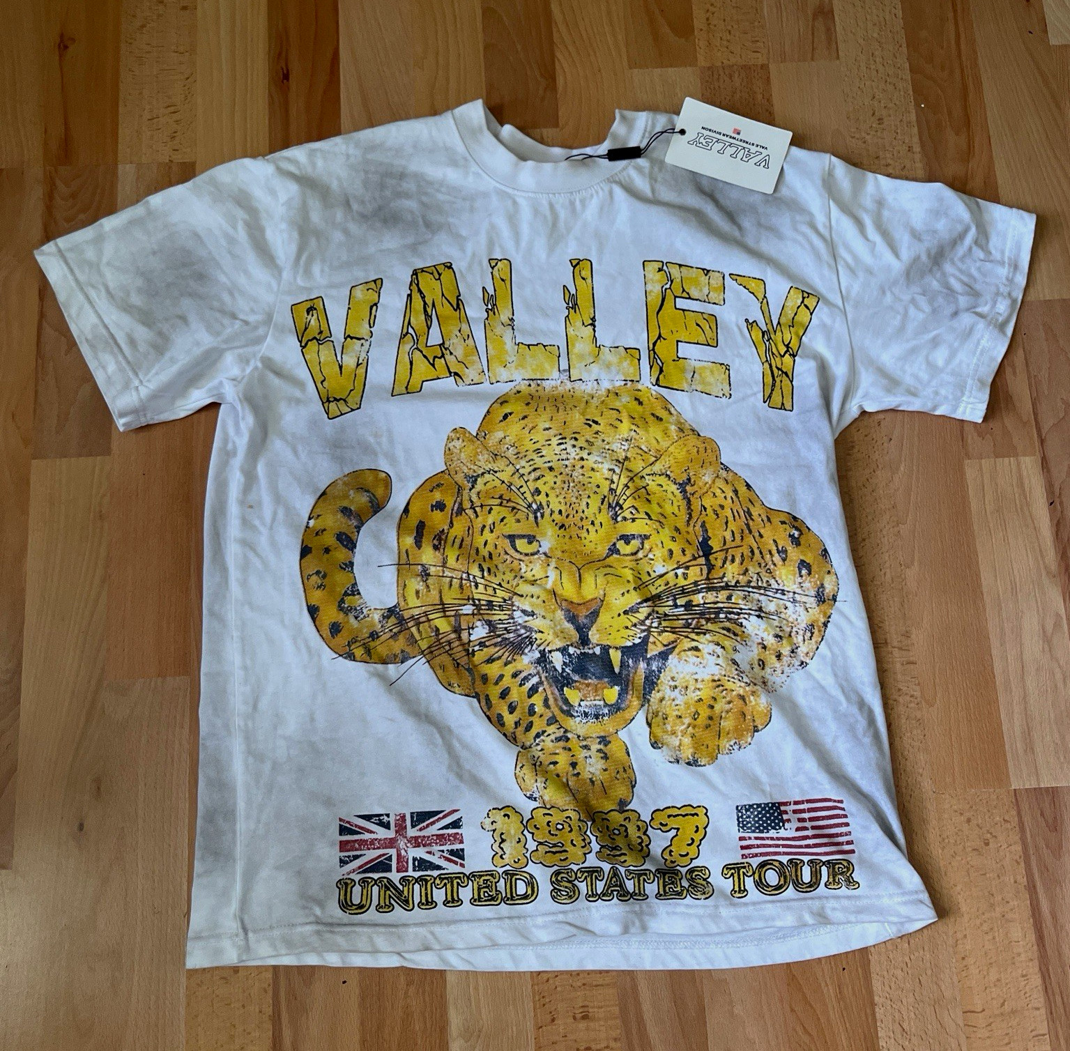 Valley Vale Streetwear Boxcut White Leopard USA Tour Graphic T-Shirt Men’s M