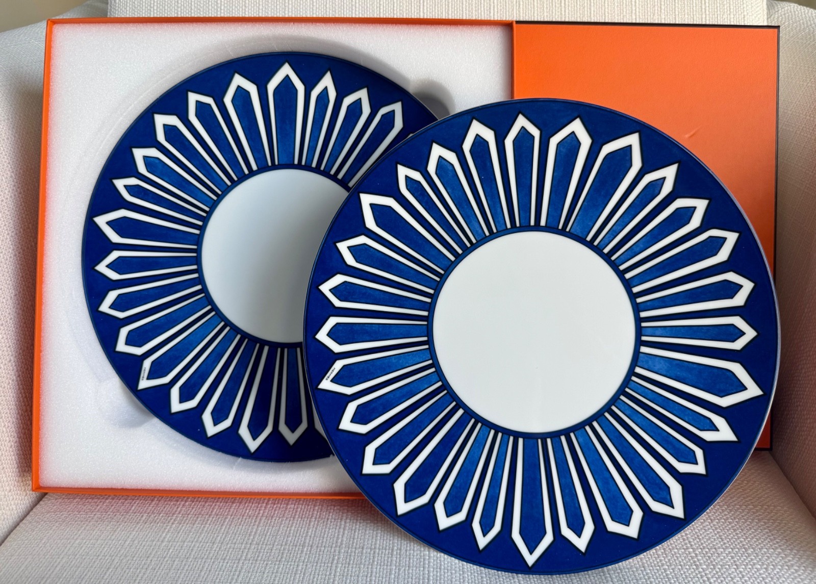 Hermes Bleus D’Ailleurs Dinner Plate Dish China Set of 2 New 27 cm Rare Find Hermes Bleus D’Ailleurs Dinner Plate Dish China Set of 2 New 27 cm Rare Find