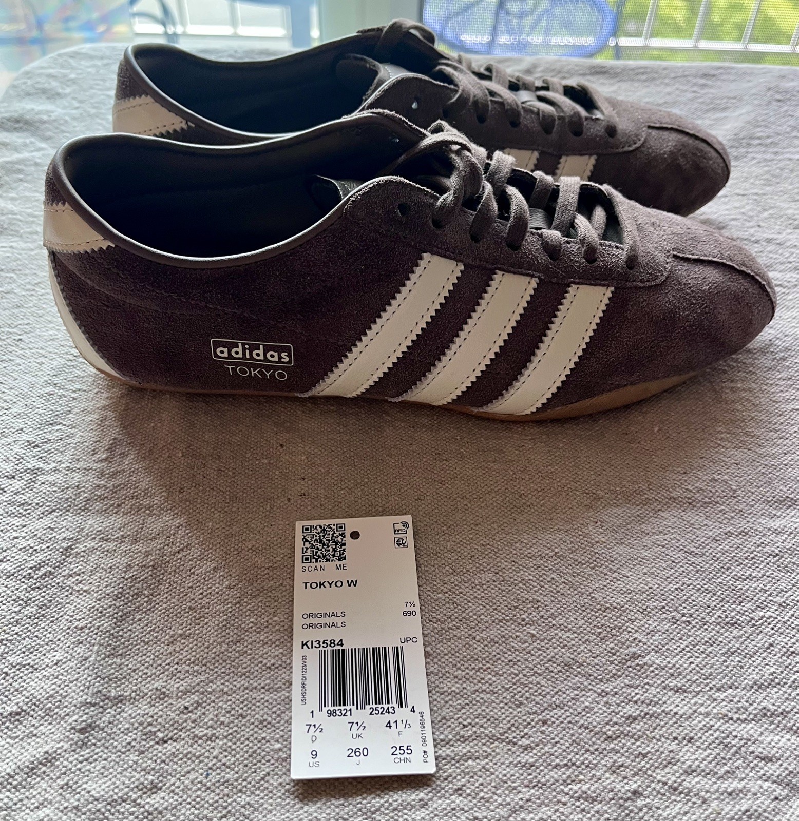 Size 9 - adidas Tokyo Earth Strata Off White Gum W Size 9 - adidas Tokyo Earth Strata Off White Gum W