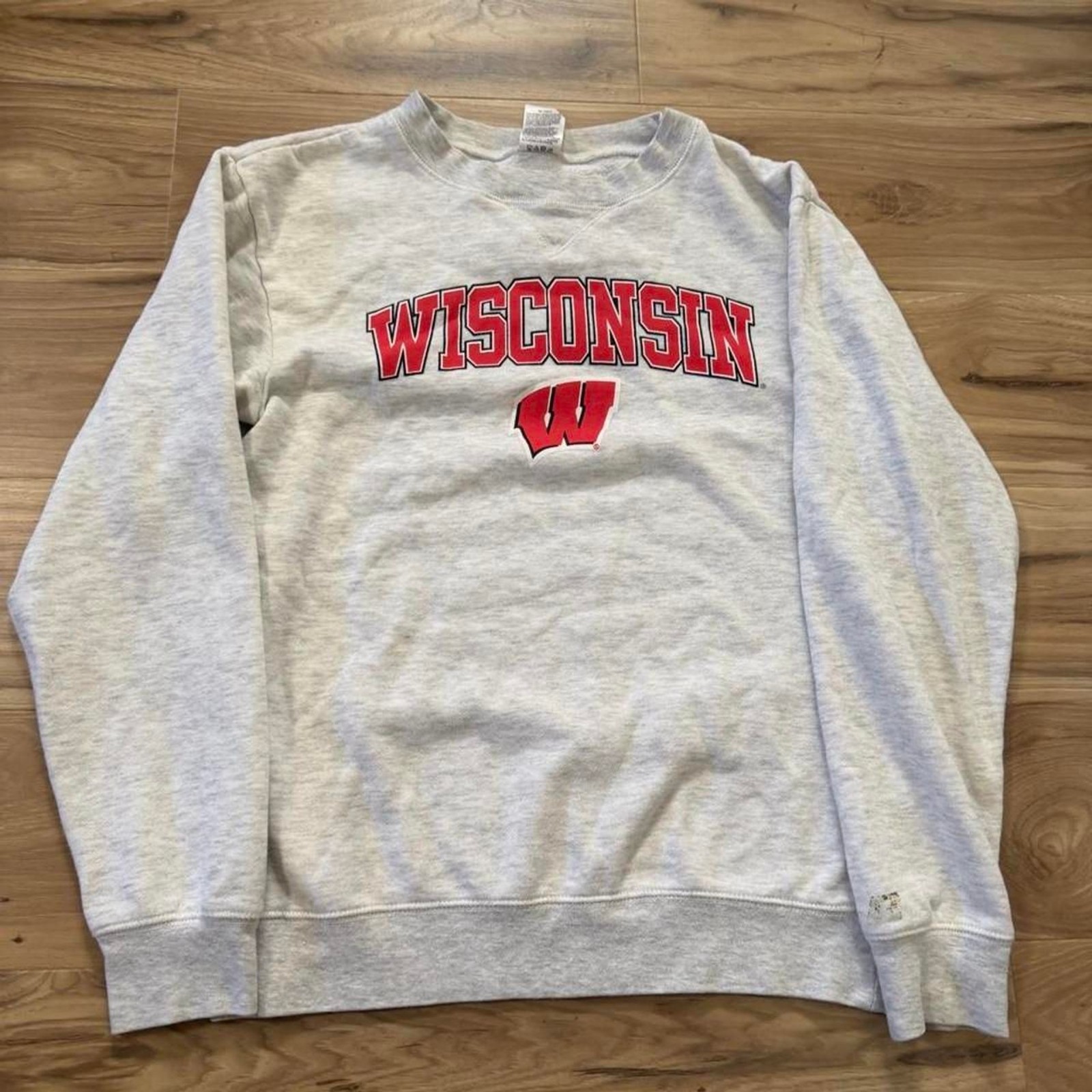 Vintage style Russell Athletic Wisconsin Badgers crewneck sweatshirt size small Vintage style Russell Athletic Wisconsin Badgers crewneck sweatshirt size small