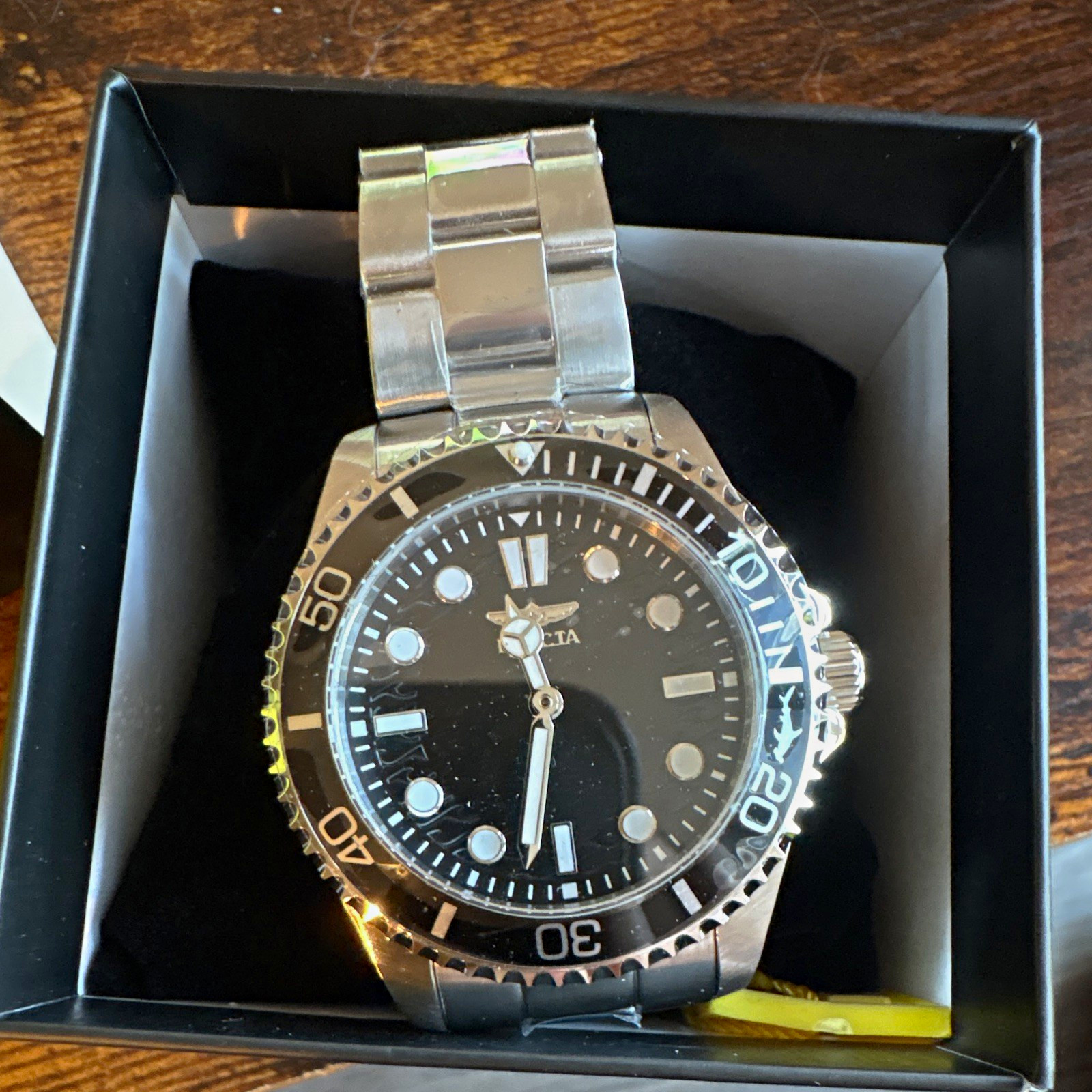 Invicta Diver Quartz Stainless Steel Silver Bracelet Black Dial 200m Box Invicta Diver Quartz Stainless Steel Silver Bracelet Black Dial 200m Box