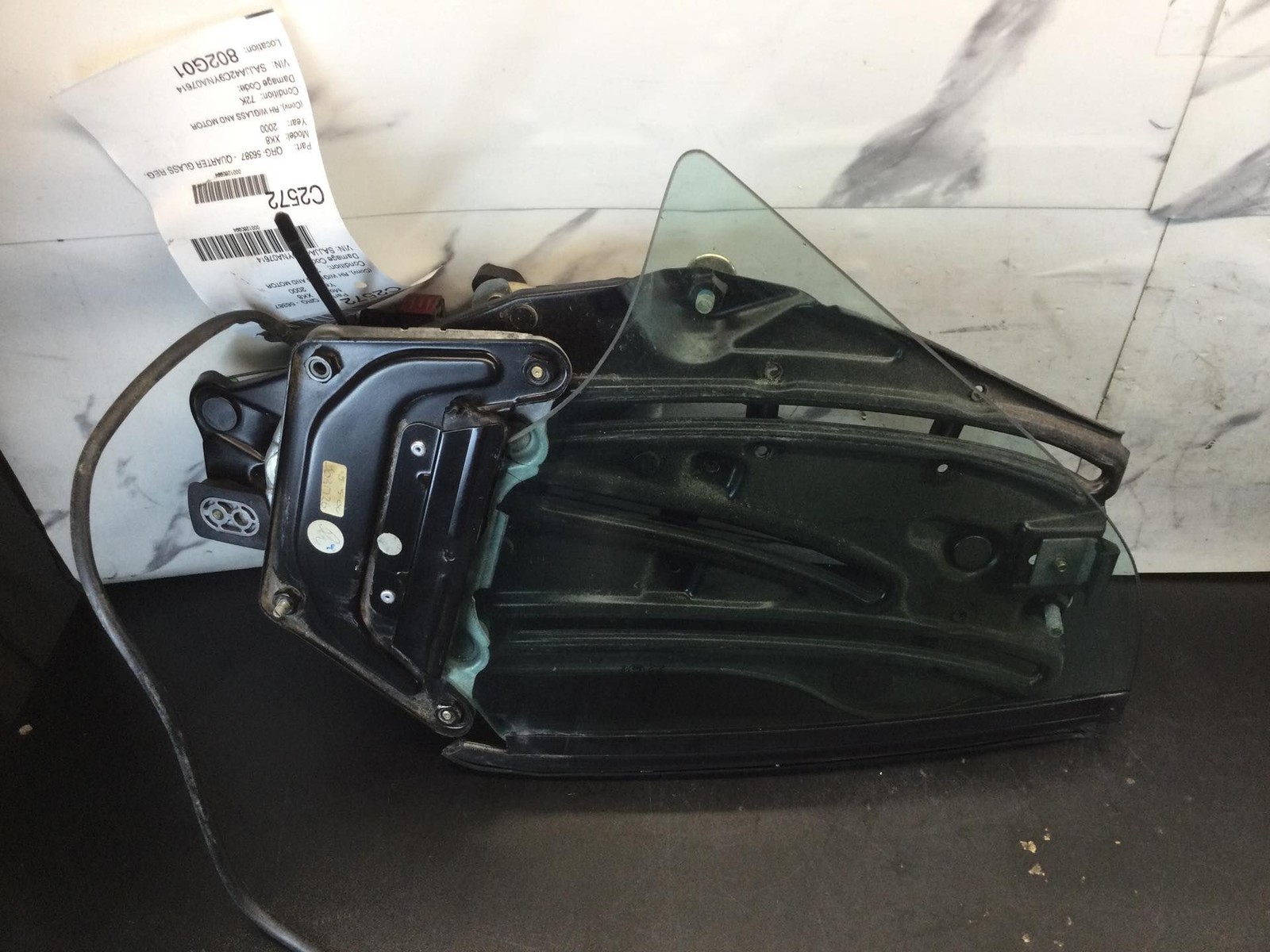 97-02 JAGUAR XK8 CONVERTIBLE PASSENGER SIDE QUARTER GLASS WINDOW WITH REGULATOR