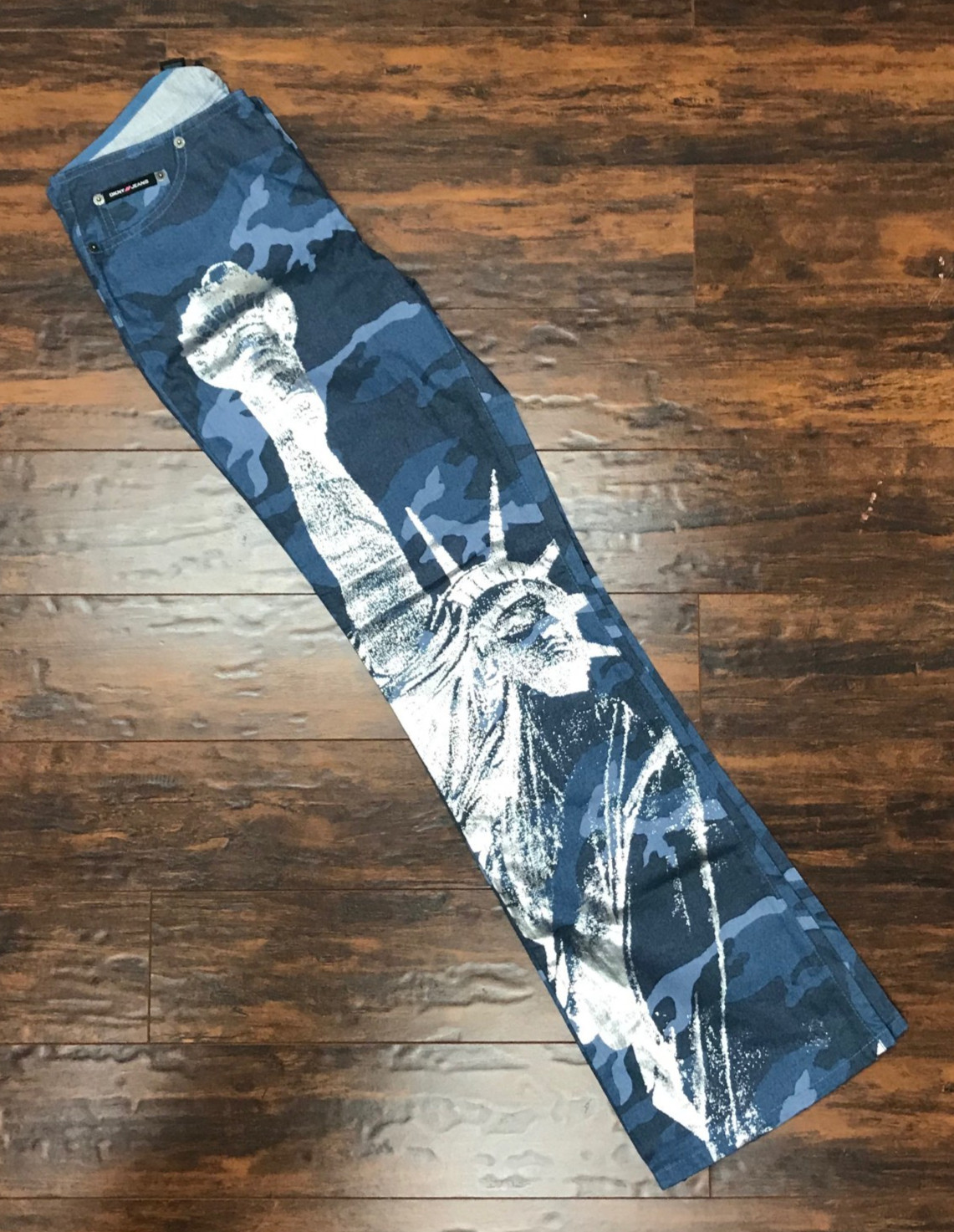 DKNY Jeans Size 9 Blue Camo Statue of Liberty Graphic