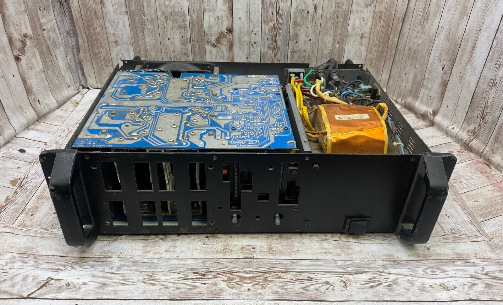 Peavey CS 1000 x Power Amplifier 2 Channel No Power - For PARTS - AS IS Peavey CS 1000 x Power Amplifier 2 Channel No Power - For PARTS - AS IS