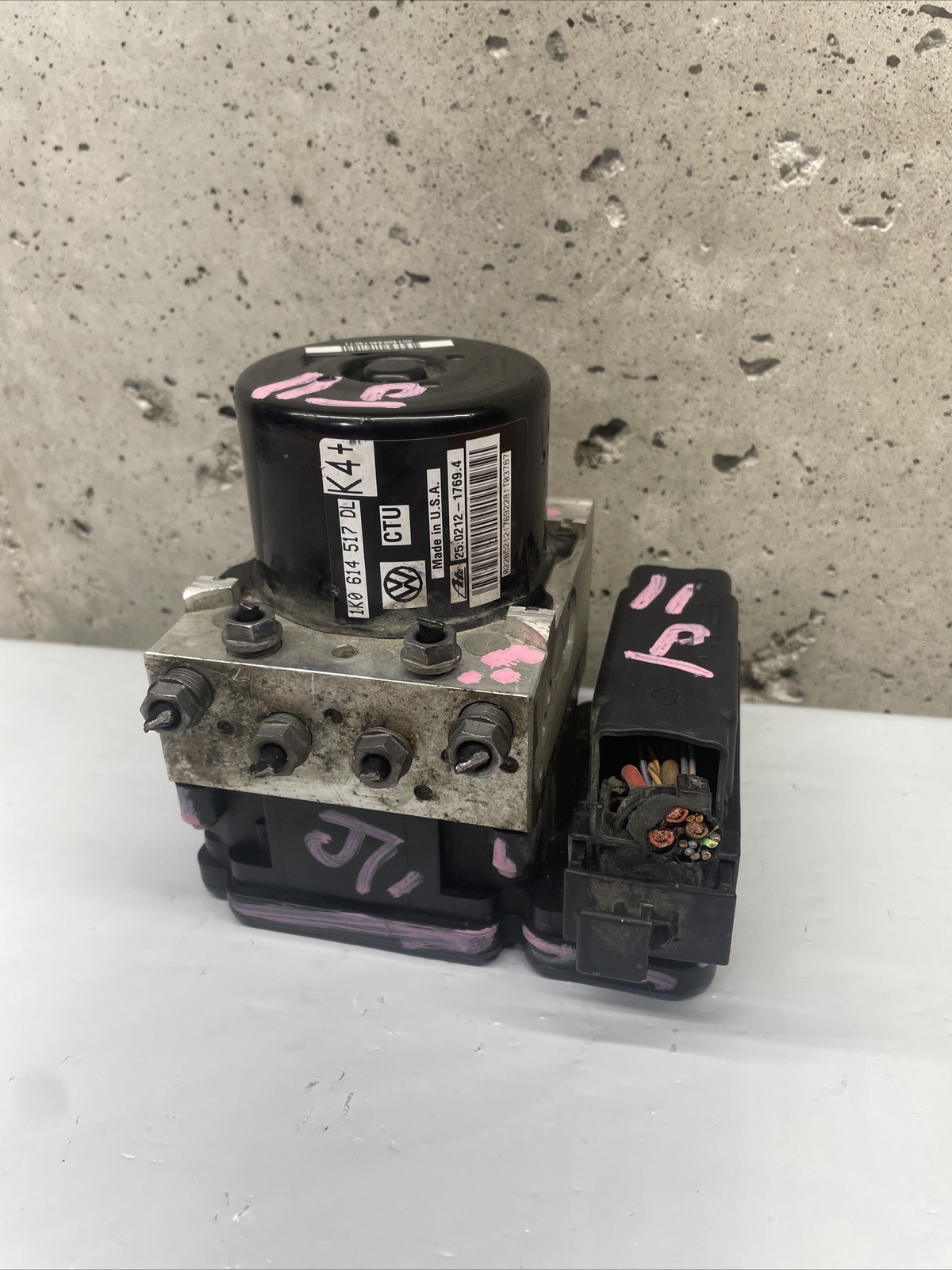 2011-2014 VW Jetta 1K0 614 517 DL ABS Anti Lock Brakes Pump Actuator Modulator