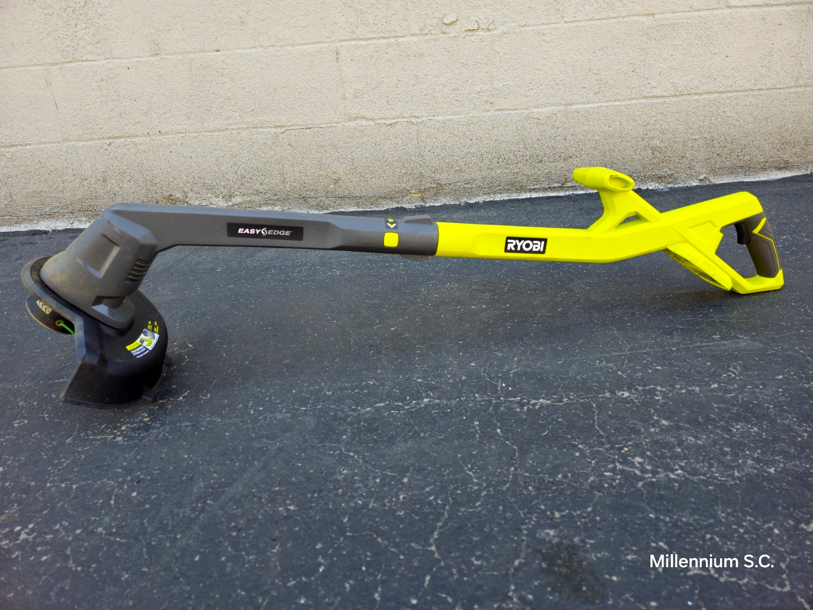 Ryobi ONE+ 18V 10in. Cordless Battery String Trimmer / Edger  (Tool Only)