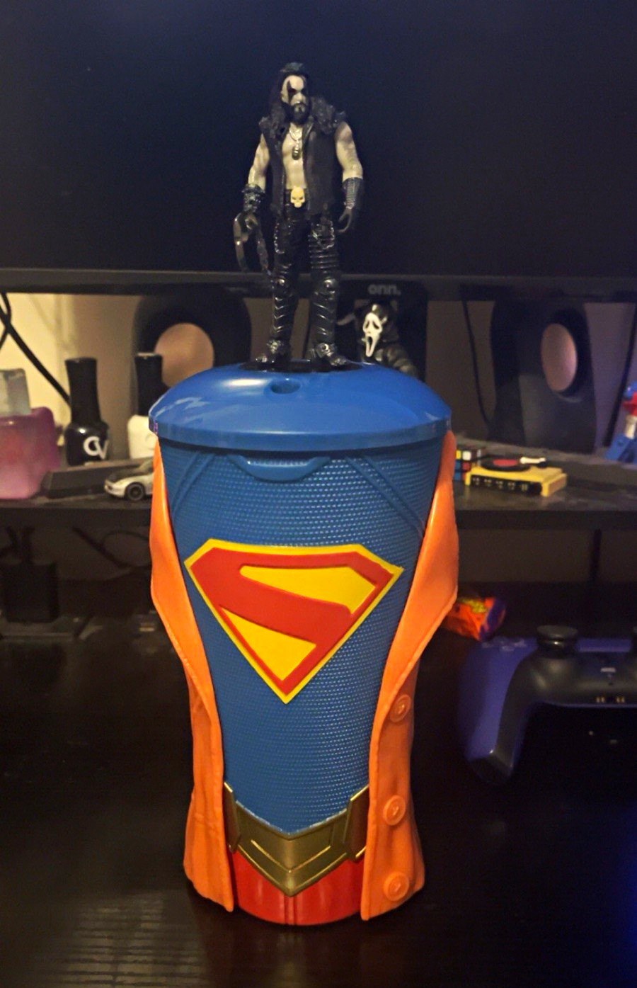 Amc Supergirl Grippr Cup Lobo Topper