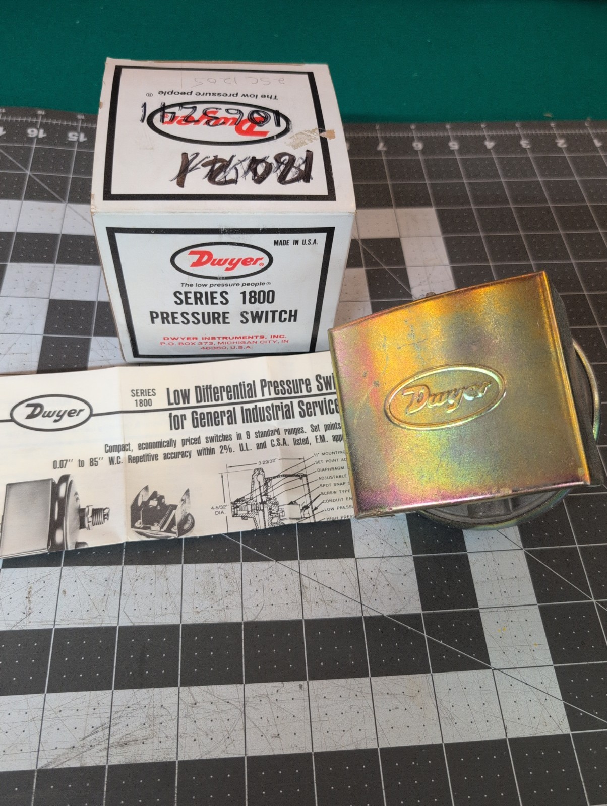 New Dwyer Low Differential Pressure Switch 1823-5-2-S 1.5-5 New Dwyer Low Differential Pressure Switch 1823-5-2-S 1.5-5