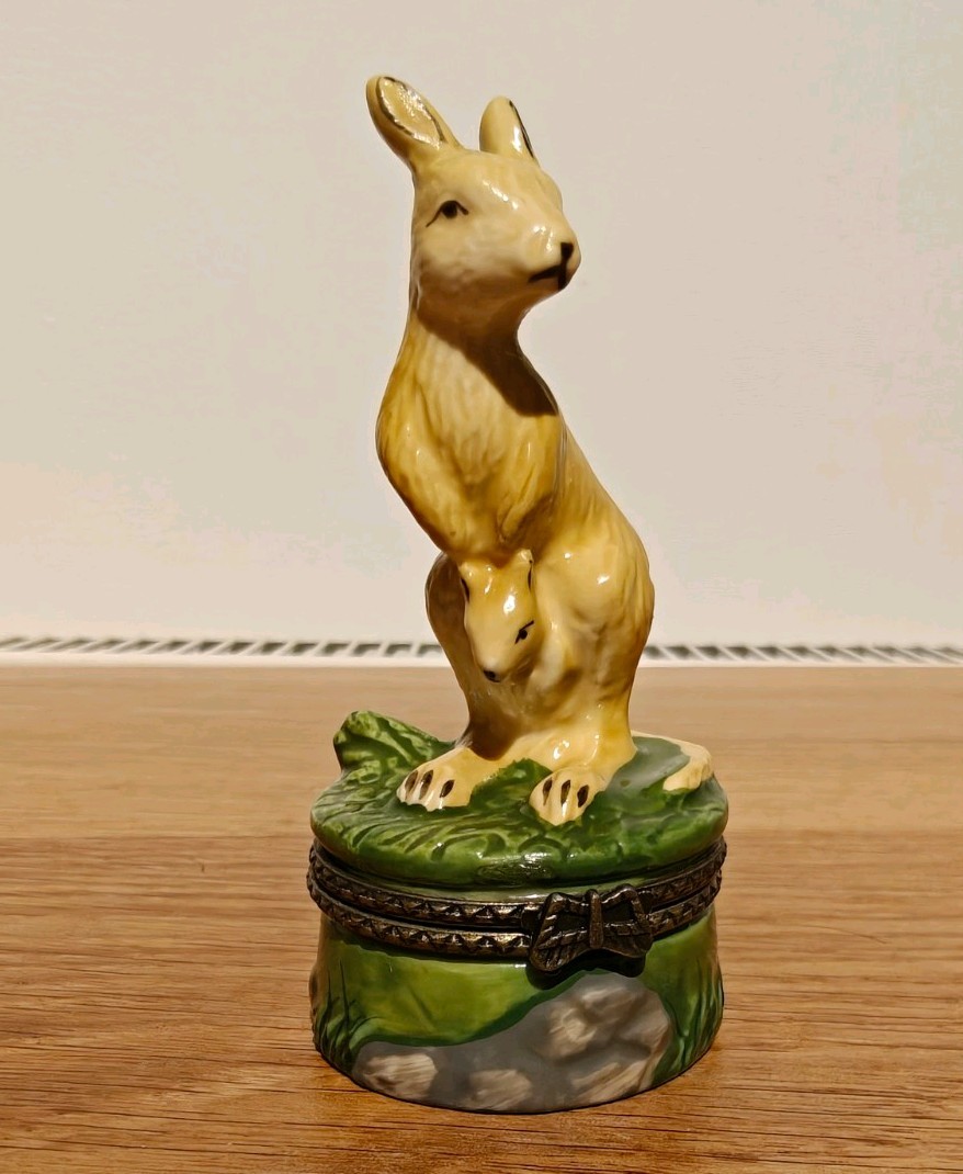 Unusual Vintage Kangaroo Wallaby Joey Trinket Pill Box Odd Boxes Unusual Vintage Kangaroo Wallaby Joey Trinket Pill Box Odd Boxes