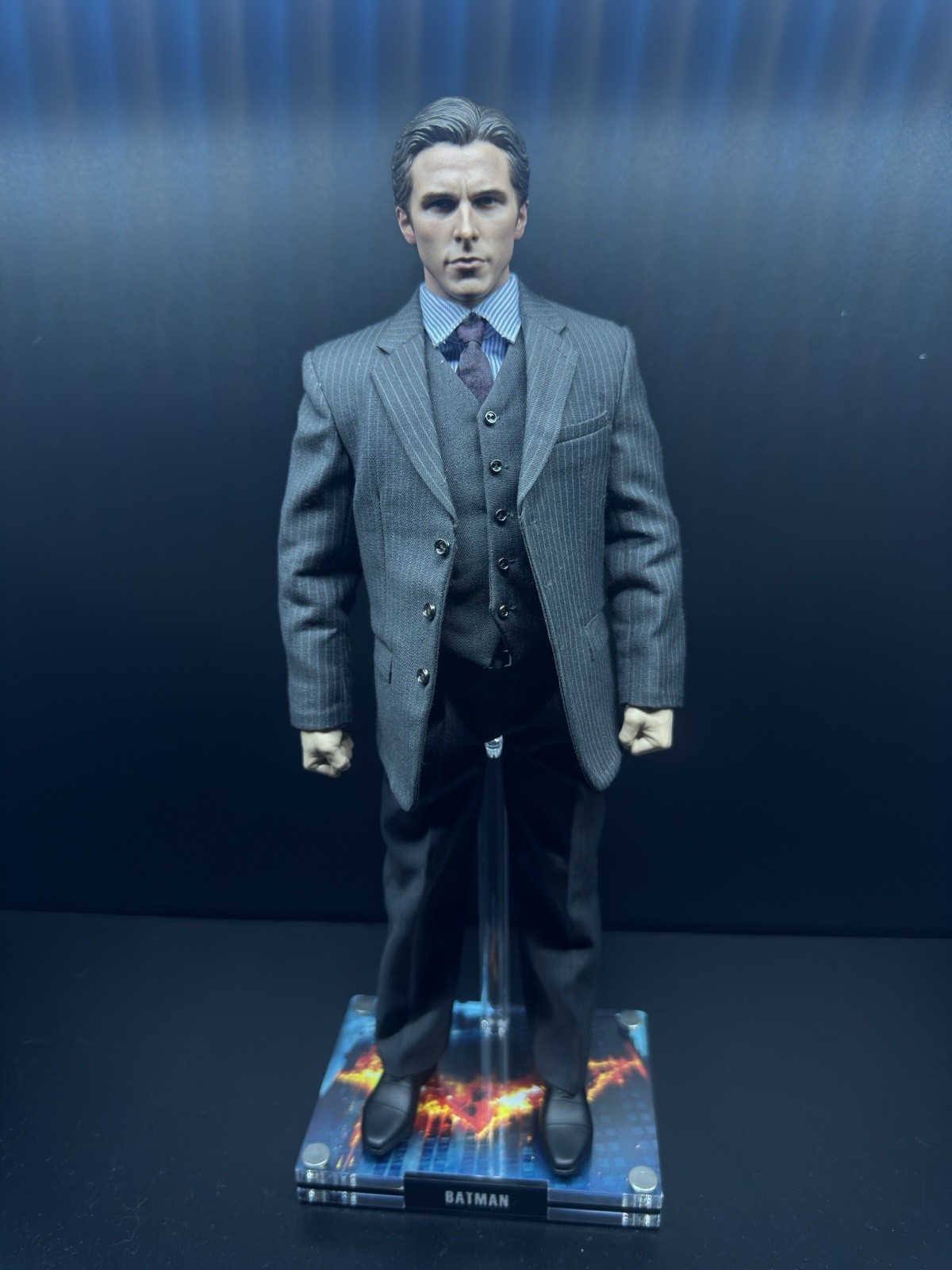Hot Toys Bruce Wayne 1/6 Figure Hot Toys Bruce Wayne 1/6 Figure