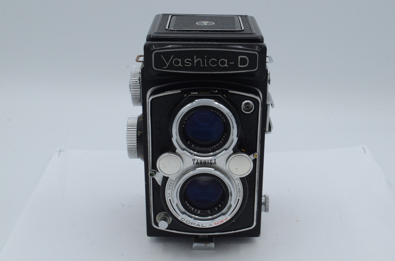 Yashica D Medium Format TLR Camera with 80mm F/3.5 Yashikor, Black