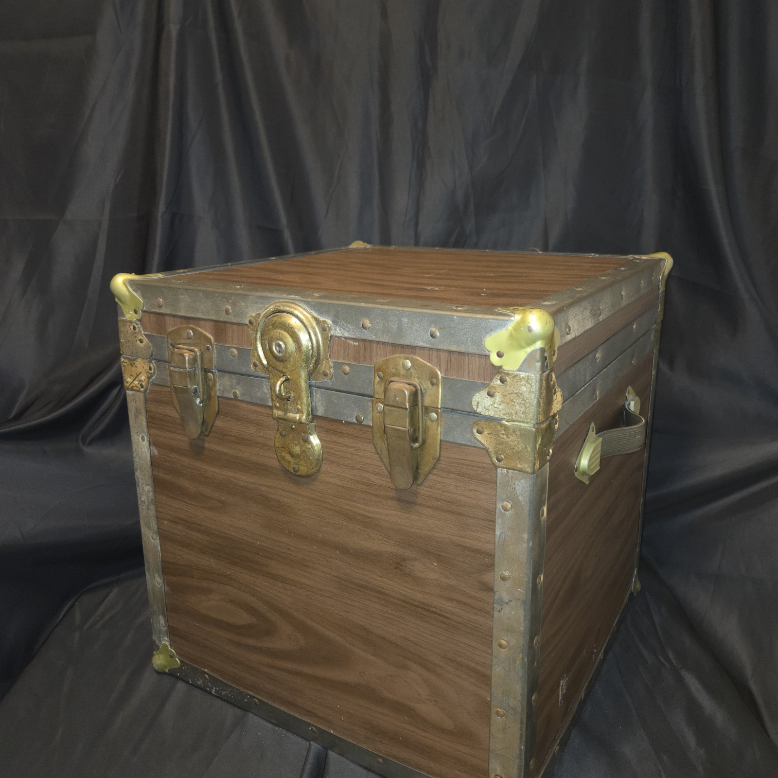 Vintage Mid Century Union Trunk Cube Footlocker Storage Chest WITH KEY Canadian