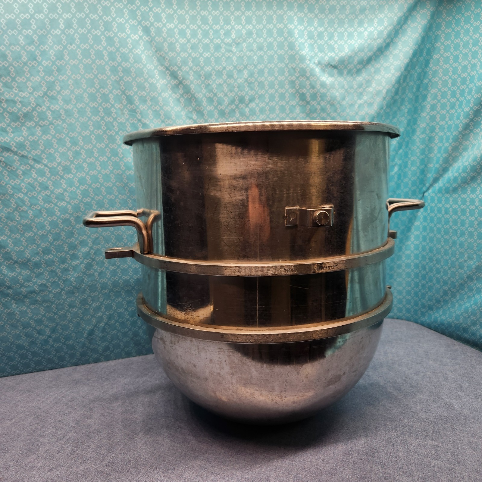 Hobart BOWL-HL40 LN 1513 Legacy 40 Qt. Stainless Steel Mixing Bowl Hobart BOWL-HL40 LN 1513 Legacy 40 Qt. Stainless Steel Mixing Bowl
